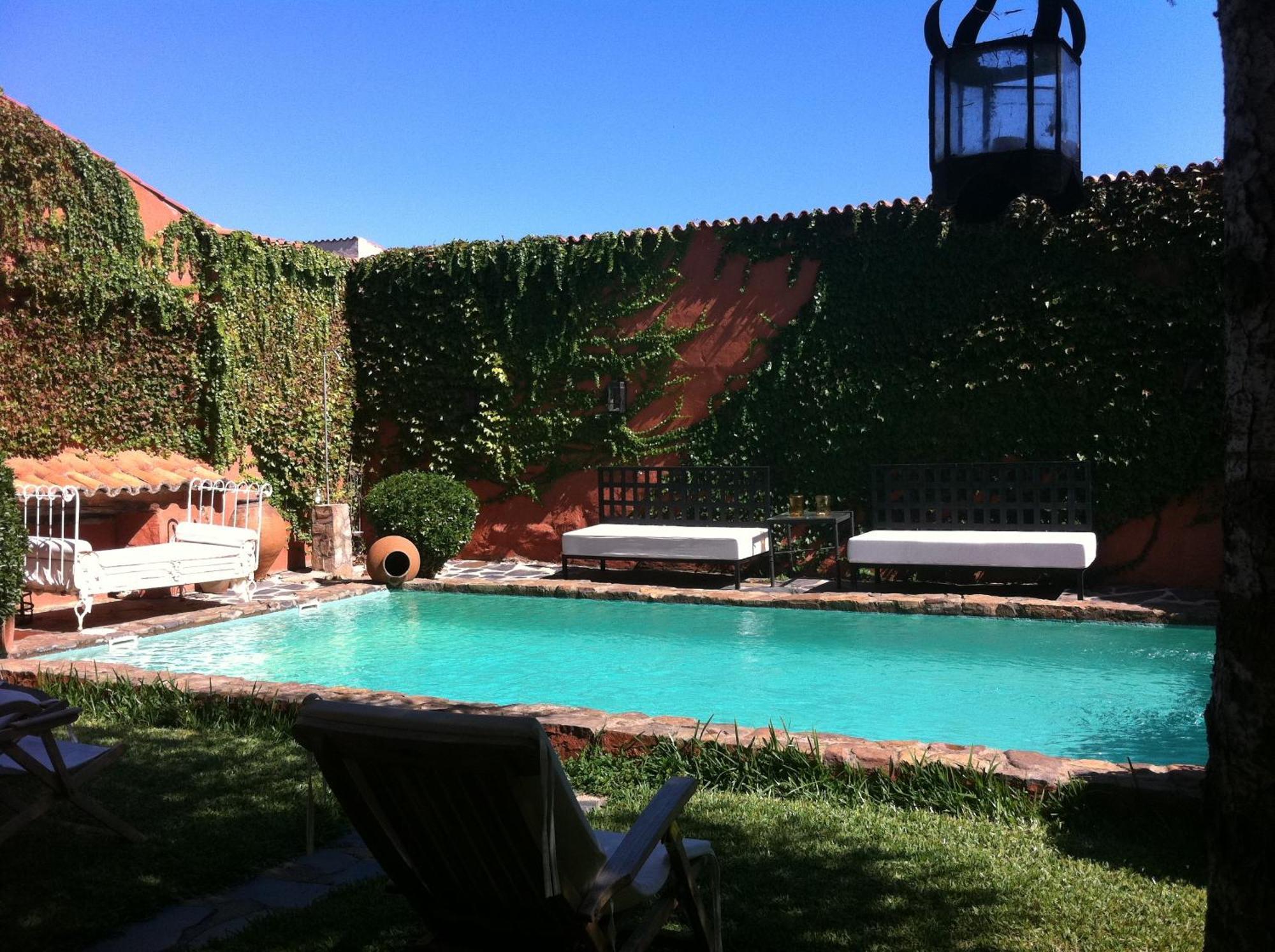 La Tierra Roja Villa Aliseda Exterior photo