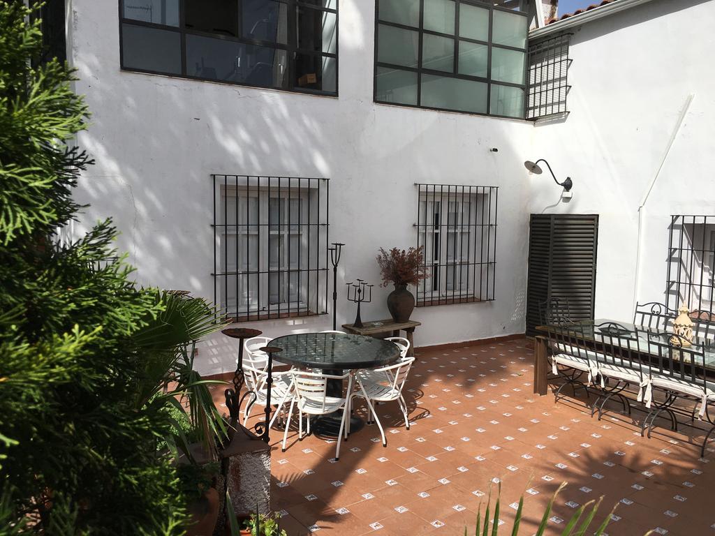 La Tierra Roja Villa Aliseda Exterior photo